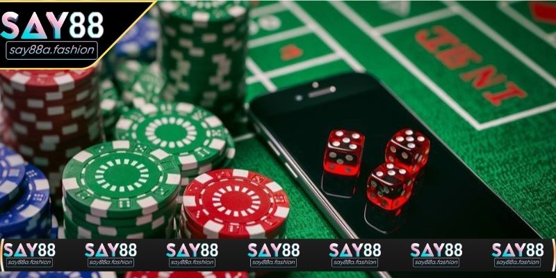 Bàn poker trực tuyến hiển thị rõ ràng các vòng cược